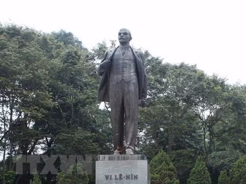 Trưởng ban Tuyên giáo Trung ương Võ Văn Thưởng dâng hoa kỷ niệm 150 năm Ngày sinh V.I.Lênin
