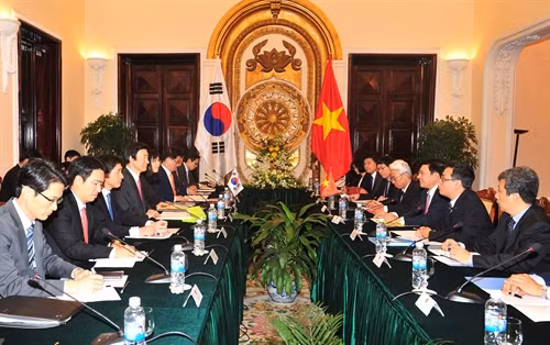Bộ trưởng Ngoại giao Hàn Quốc Yun Byung Se thăm chính thức Việt Nam.