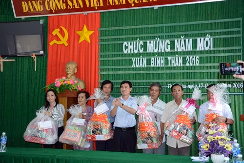 Xuân ấm áp nơi đảo xa
