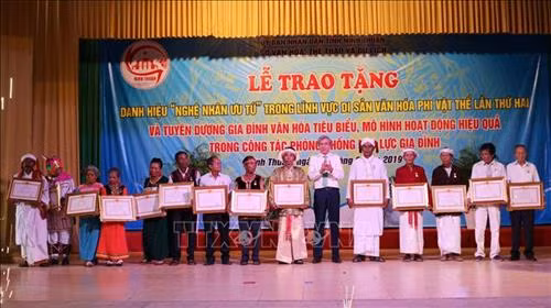 Trao danh hiệu vinh dự Nhà nước tặng 14 Nghệ nhân Ưu tú