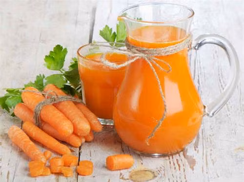 Vì sao nên uống nước ép cà rốt thường xuyên
