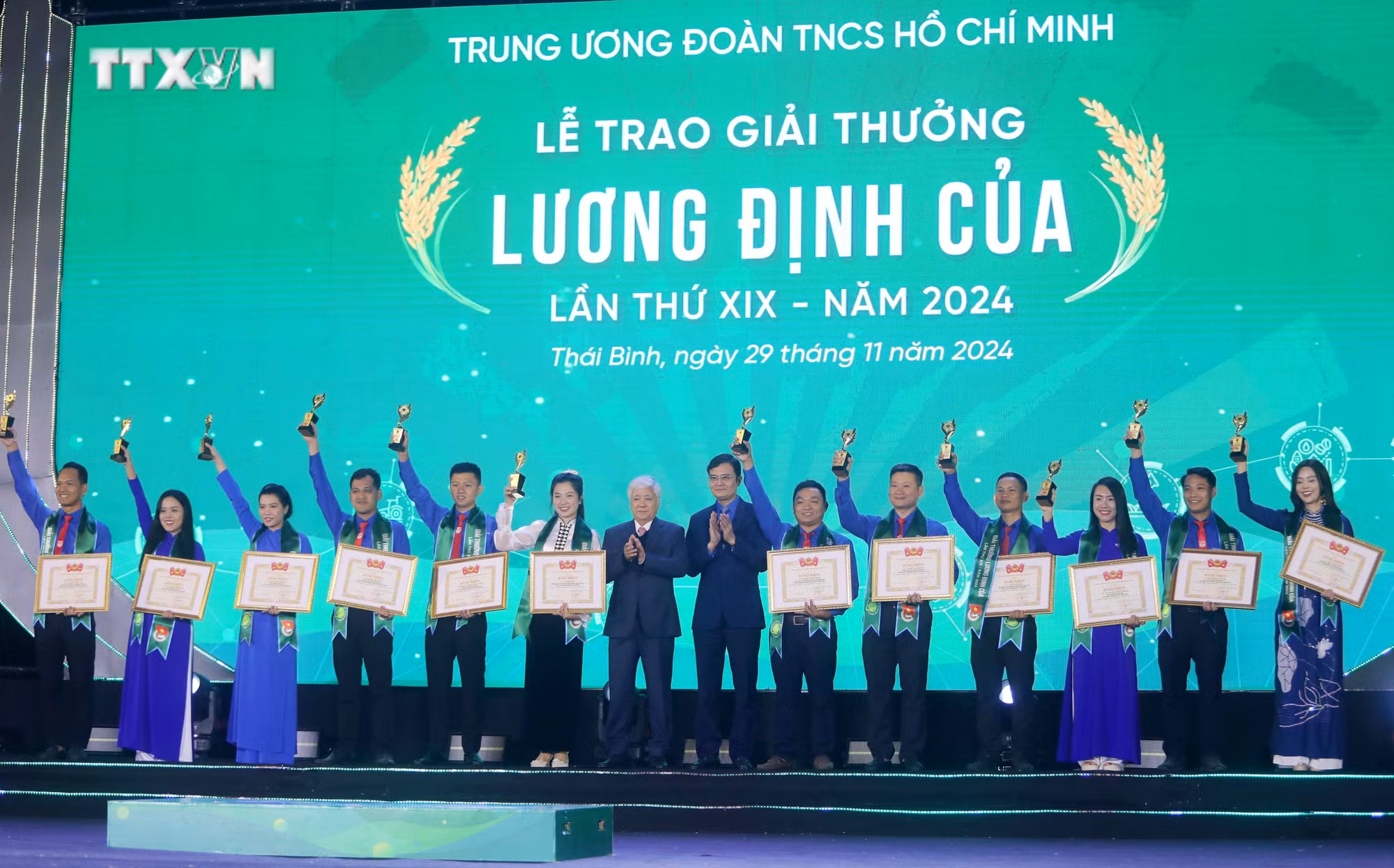 vna_potal_le_trao_giai_thuong_luong_dinh_cua_lan_thu_xix_nam_2024_7731216.jpg