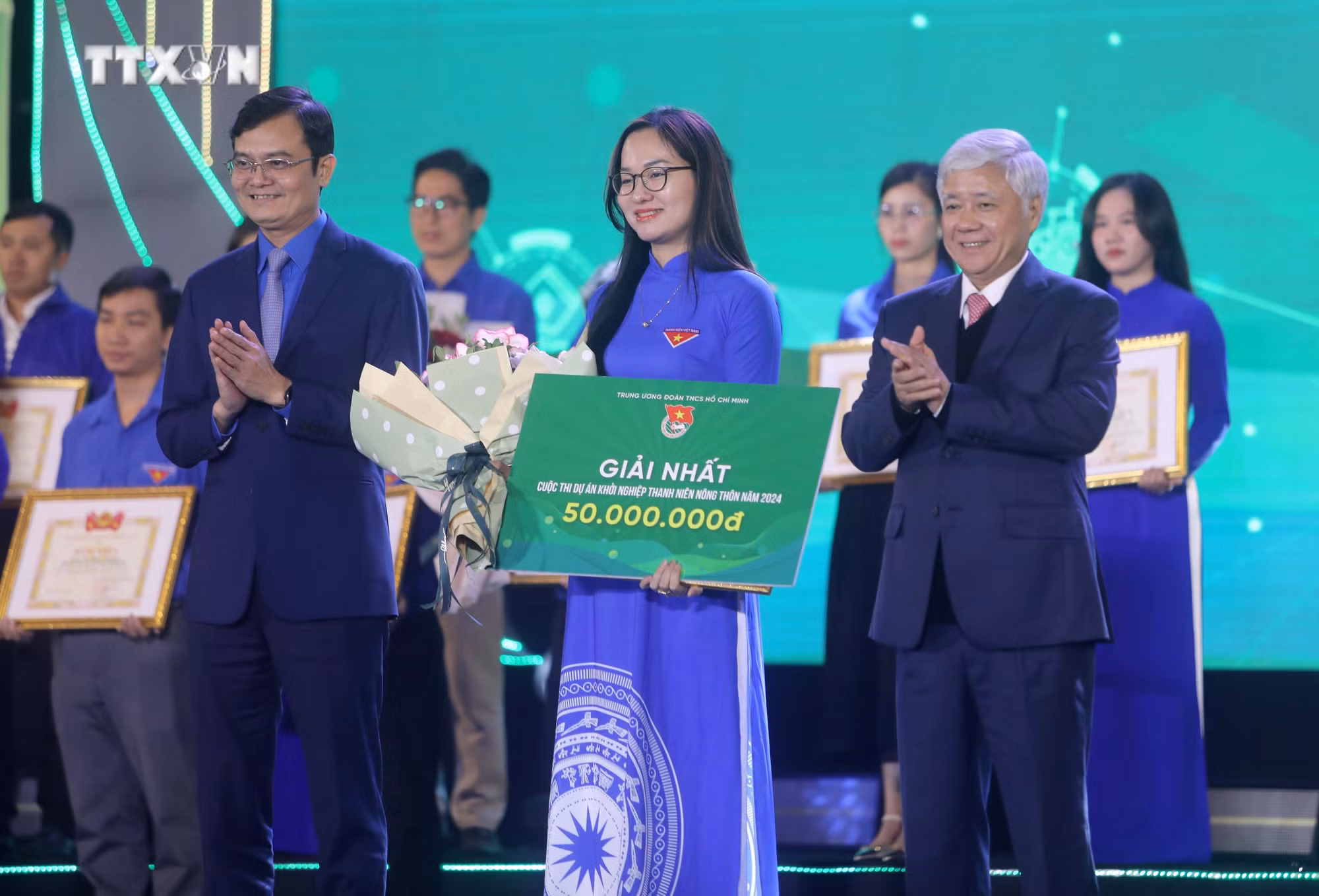 vna_potal_le_trao_giai_thuong_luong_dinh_cua_lan_thu_xix_nam_2024_7731224.jpg