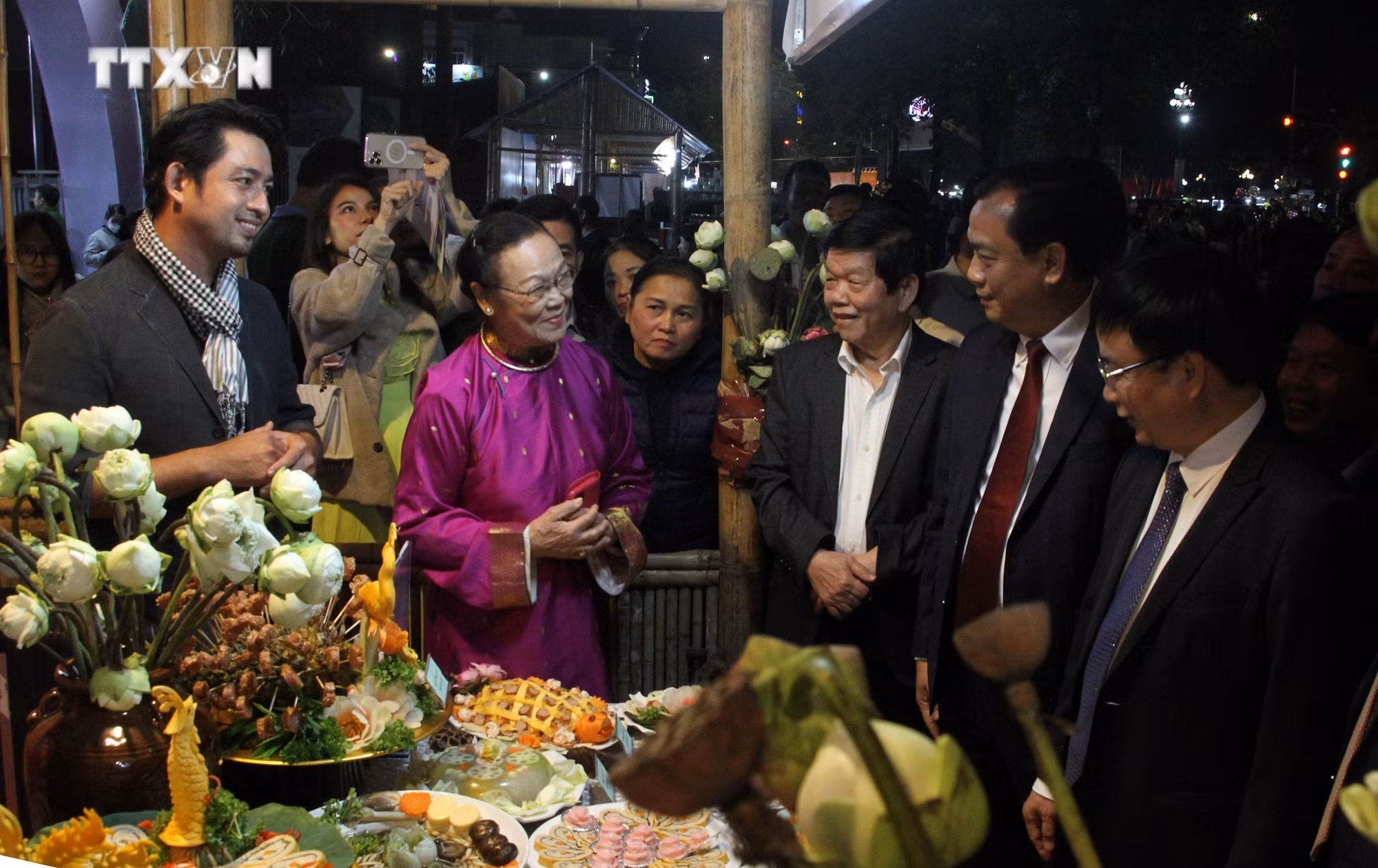 vna_potal_ton_vinh_net_dep_gia_tri_van_hoa_cua_sen__7731167.jpg