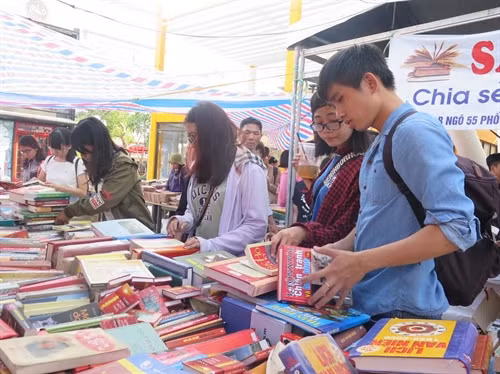 Nhộn nhịp Ngày hội sách cũ Thành phố Hồ Chí Minh 2017