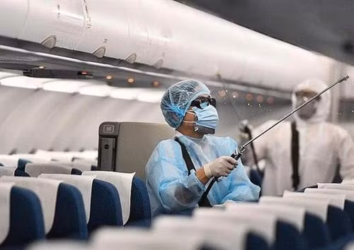 Bộ Y tế thông báo về 7 chuyến bay có hành khách mắc COVID-19