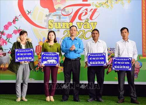 Kon Tum hỗ trợ trên 13 tỷ đồng giúp người nghèo đón Tết 