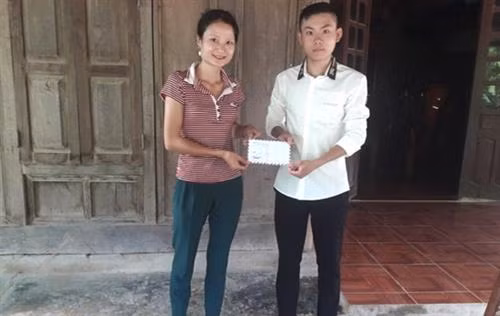 Nghệ An khen thưởng hai học sinh dũng cảm cứu người giữa dòng nước lũ