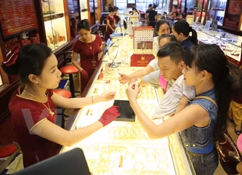 Giá vàng SJC lại giảm mạnh, tuột khỏi mốc 33 triệu đồng mỗi lượng