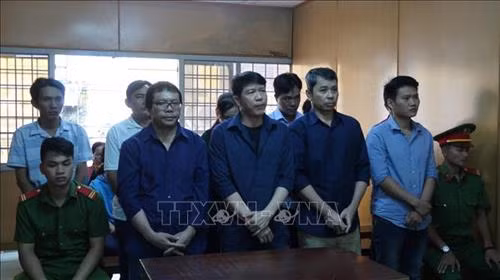 Tuyên án băng nhóm đưa hối lộ, bán logo "xe vua"