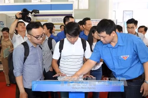 Ra quân thực hiện công trình thanh niên “Tuyên truyền thanh toán tiền điện không dùng tiền mặt và các dịch vụ về điện”