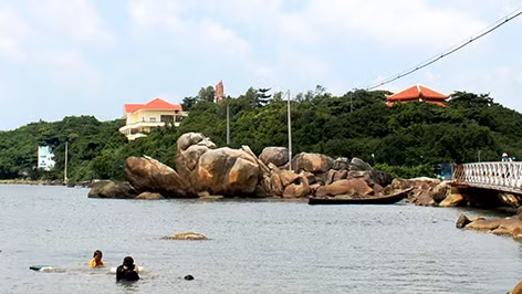 Hòn Đá Bạc - Điểm đến thú vị ở Cà Mau