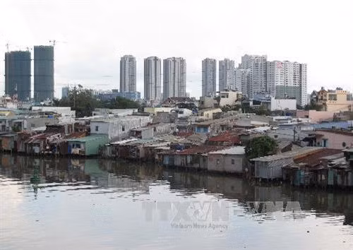 Thành phố Hồ Chí Minh tổ chức lại cuộc sống cho các hộ dân sống trên và ven kênh rạch