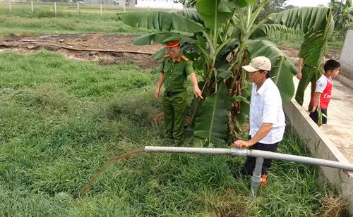 Long An: Phát hiện cơ sở giết mổ xả nước thải chưa qua xử lý
