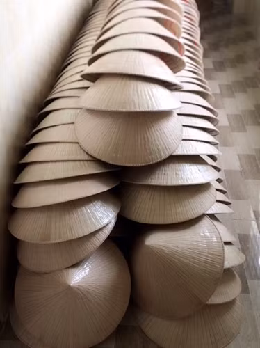 Nghề chằm nón lá Bình Định trên đất Bạc Liêu