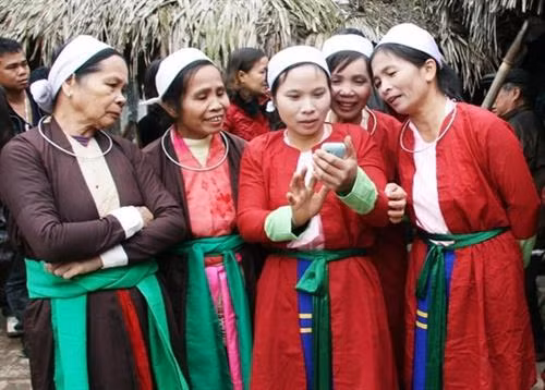 Độc đáo trang phục truyền thống của dân tộc Thổ