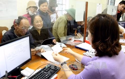 Người lao động "chạy" để nghỉ sớm vì lo cách tính lương hưu mới