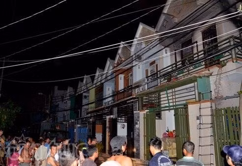 Cháy nhà trong đêm, 2 mẹ con thoát chết