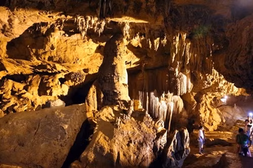 Vẻ đẹp động đá nghìn tuổi ở Cao Bằng