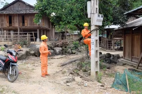 Hành trình đưa điện "lên núi, xuống biển"