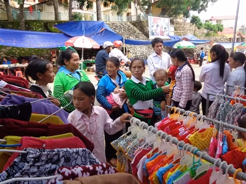 Cuộc sống mới của người Mông nơi cổng trời Mường Lát