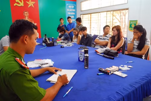 “Đột kích” khách sạn, phát hiện hàng chục đối tượng sử dụng ma túy