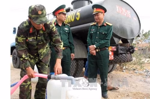 Những giọt nước thắm tình quân dân