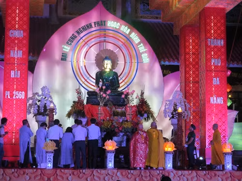 Phật Ngọc hòa bình thế giới đến thành phố Đà Nẵng