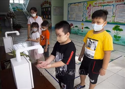 Bộ Giáo dục và Đào tạo: Không bắt buộc học sinh đeo khẩu trang trong lớp