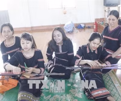 Đồng bào Ba Na xã Glar đồng lòng xây dựng nông thôn mới