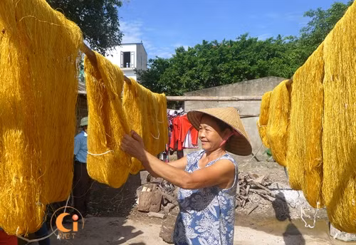 Để làng nghề Cổ Chất óng ánh những cuộn tơ