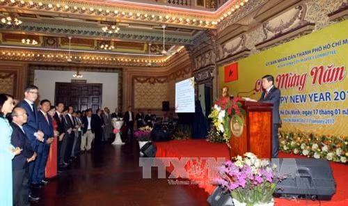 Lãnh đạo Thành phố Hồ Chí Minh gặp mặt cơ quan đại diện nước ngoài nhân dịp Xuân Đinh Dậu 2017