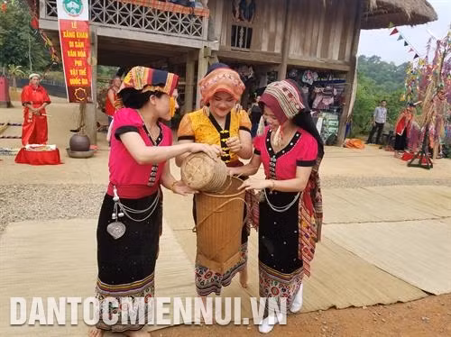 “Chợ phiên vùng cao Sơn La điểm hẹn” tại Làng Văn hóa – Du lịch các dân tộc Việt Nam