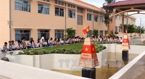 Giáo dục tình yêu biển đảo từ mô hình quần đảo Hoàng Sa, Trường Sa