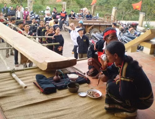 Lễ rước ghế K’pan của người Ê Đê
