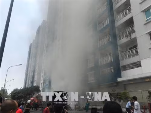 Dập tắt khói lửa bất ngờ bùng phát trở lại tại khu vực hầm để xe