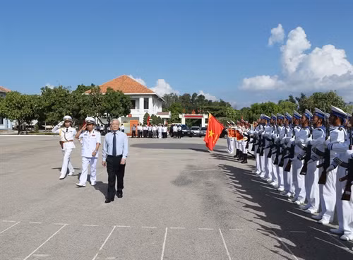 Tổng Bí thư Nguyễn Phú Trọng thăm, làm việc tại Vùng 4 Hải quân