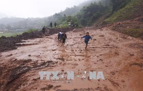 Mưa lũ gây ách tắc cục bộ nhiều tuyến đường ở Điện Biên