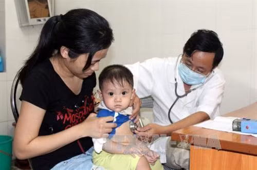 Bỏ quy định ghi số chứng minh thư của bố, mẹ trên đơn thuốc cho trẻ 6 tuổi 