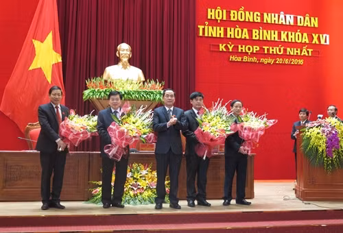 Bầu các chức danh chủ chốt HĐND, UBND tỉnh Hòa Bình và Vĩnh Long