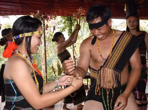 Vòng đồng - trang sức không thể thiếu của người M’nông