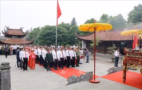 Thành kính Lễ giỗ Đức Quốc Tổ Lạc Long Quân và dâng hương tưởng niệm Tổ Mẫu Âu Cơ