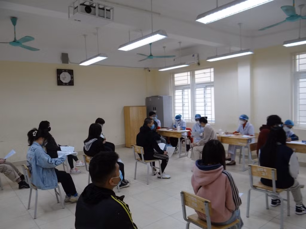 Ngày 24/11, ghi nhận 11.811 ca mắc mới; bảo vệ sức khỏe, thích ứng an toàn với dịch COVID-19
