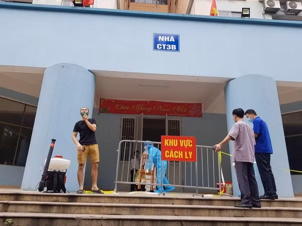 Dịch COVID-19: Tạm thời cách ly y tế chợ Xanh và tòa CT3B Khu đô thị Văn Quán, Hà Nội