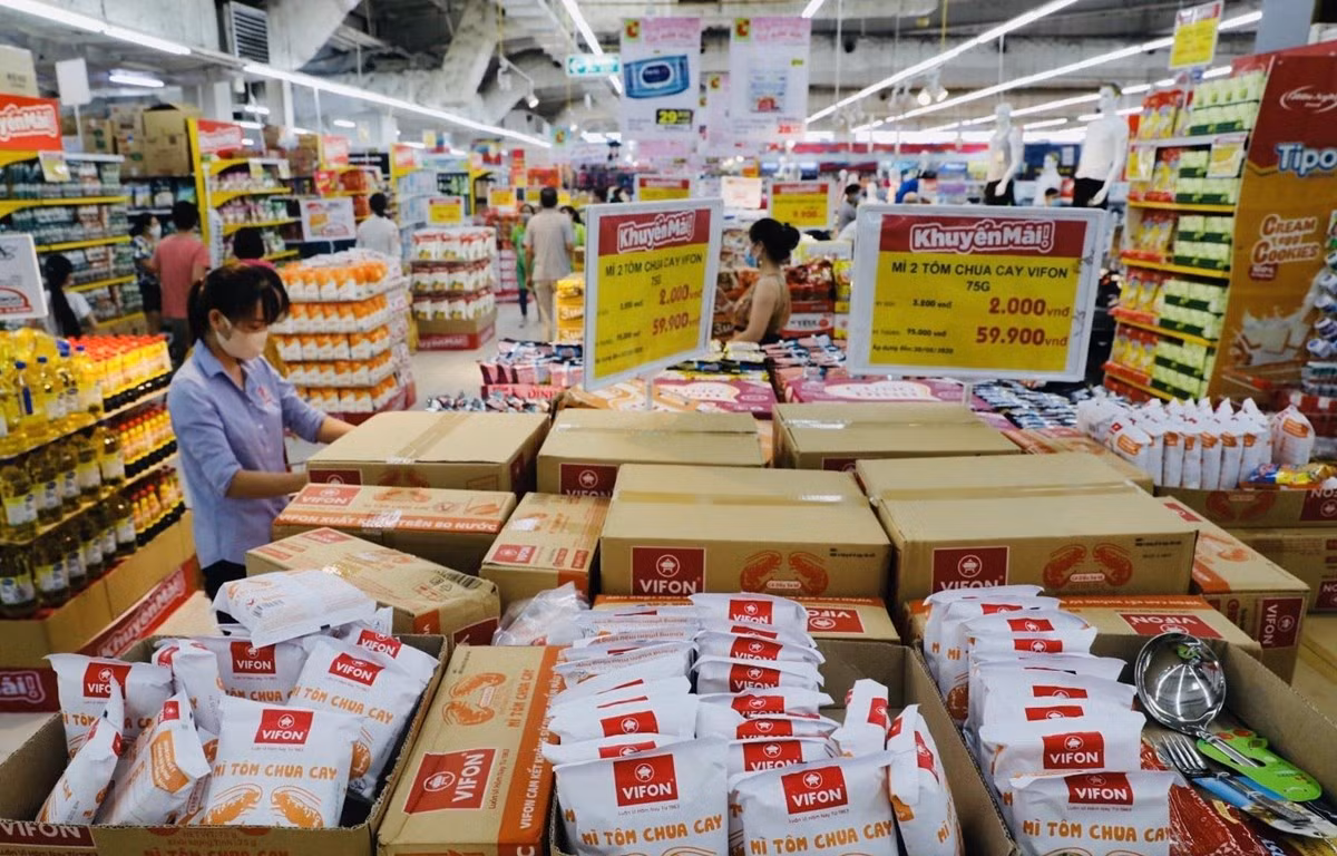 Dịch COVID-19: Hà Nội vừa tăng cường kiểm soát dịch, vừa đảm bảo cung ứng hàng hóa dịp Tết