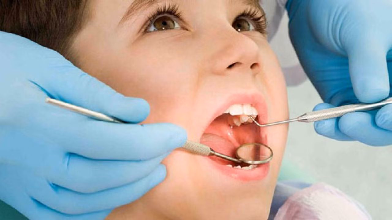 Tai nạn hy hữu trẻ bị hóc khi tự nhổ răng tại nhà