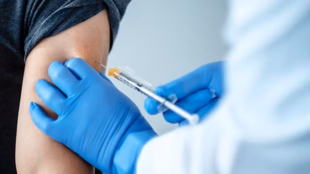 Dịch COVID-19: Sáng 31/5, ghi nhận 61 ca mắc mới; chủ động thực hiện 5K+ vaccine để phòng bệnh