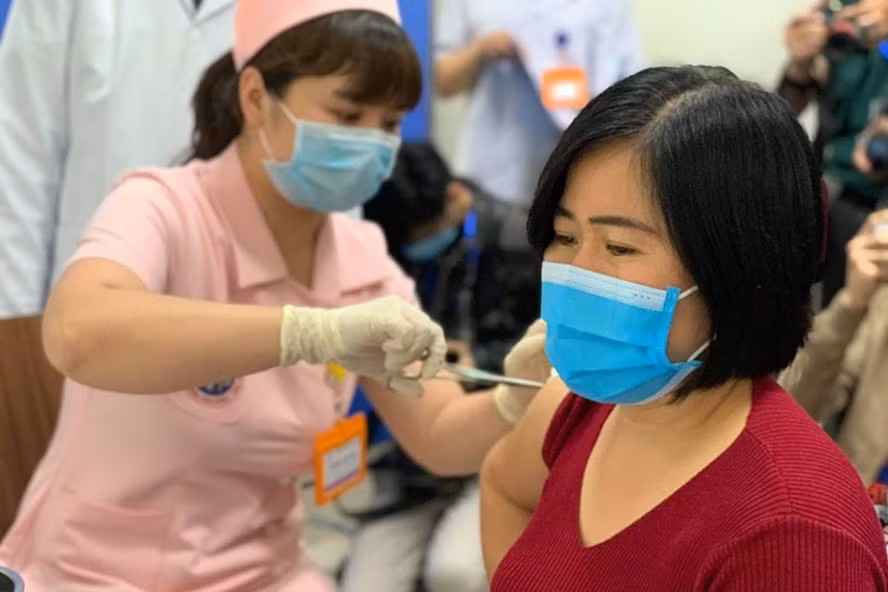 Việt Nam đã có 67.789 người được tiêm chủng vaccine COVID-19 đợt 1 và 2 tại 19 tỉnh, thành phố