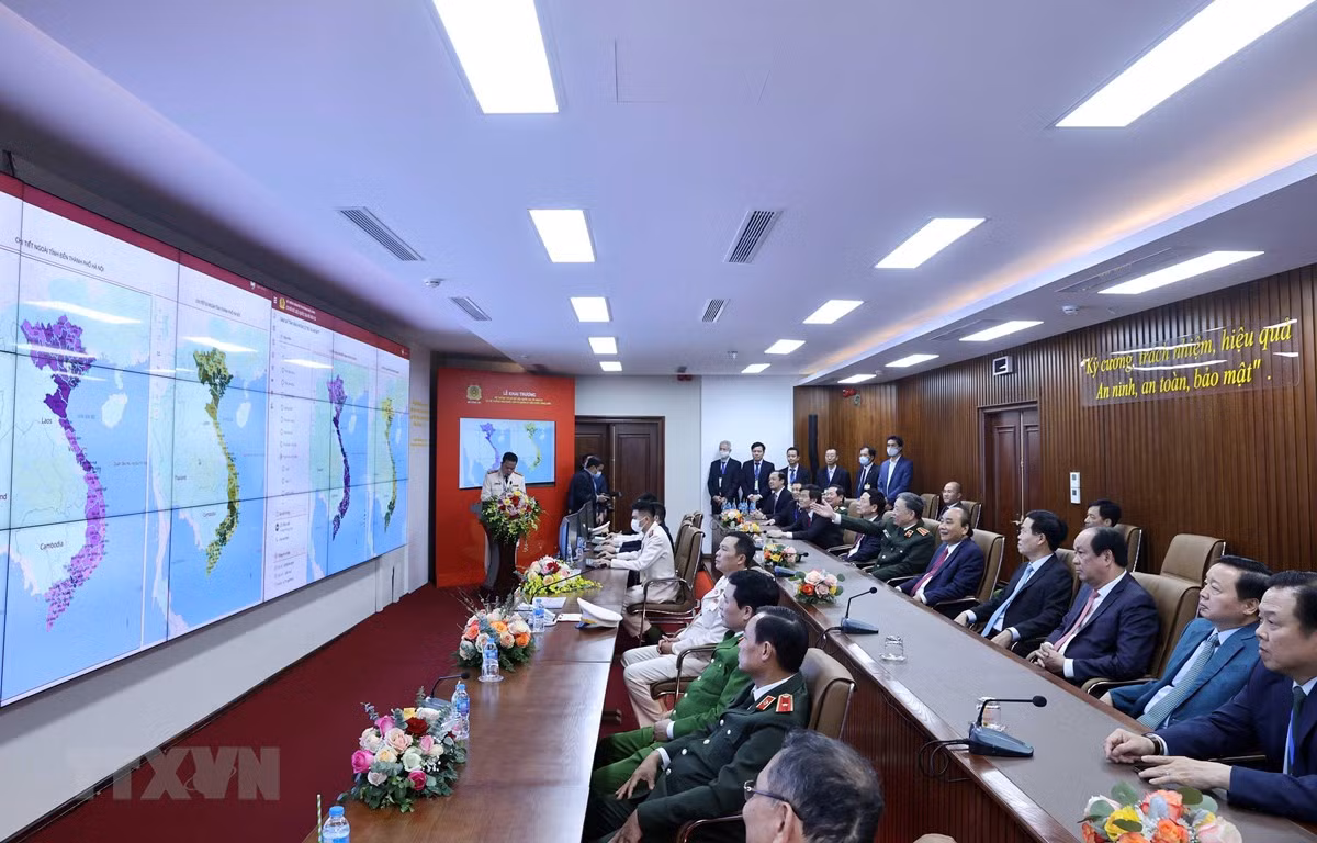 Lễ khai trương hệ thống cơ sở dữ liệu quốc gia về dân cư và hệ thống sản xuất cấp và quản lý căn cước công dân của Bộ Công an. Ảnh: Thống Nhất - TTXVN
