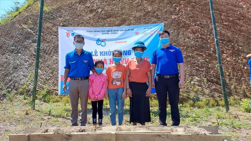 Khởi công xây dựng "ngôi nhà hạnh phúc" cho gia đình em Khôn. Nguồn: laodong.vn